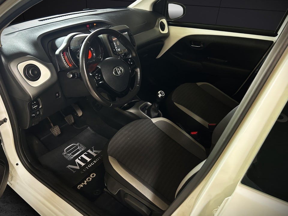 Toyota Aygo 1,0 VVT-i x-sky 5d
