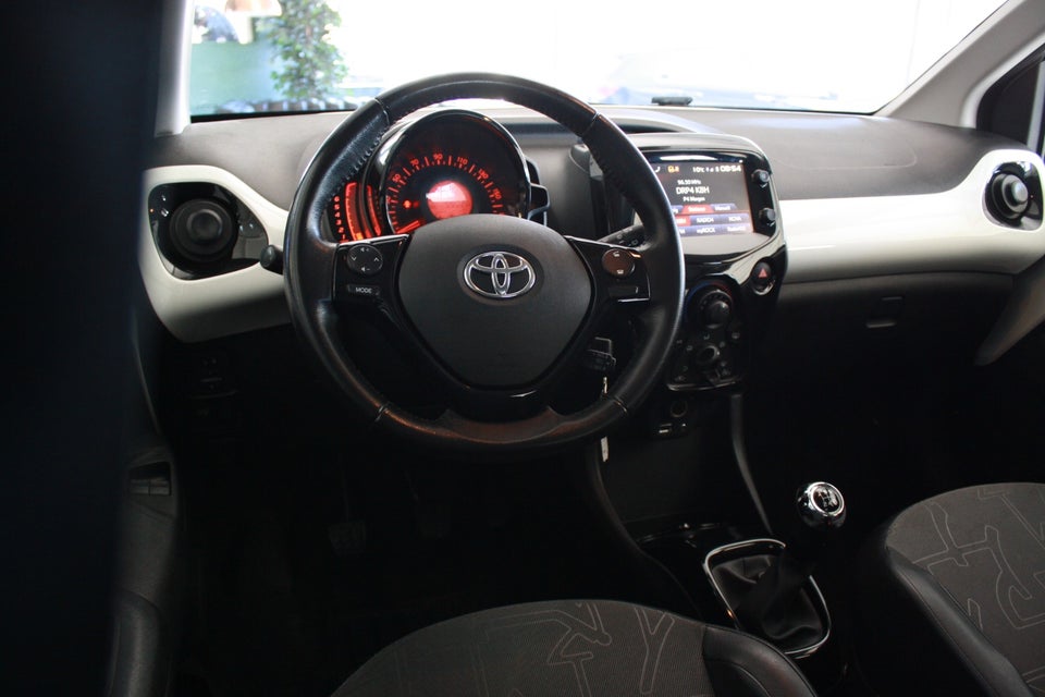 Toyota Aygo 1,0 VVT-i x-wave Sky 5d