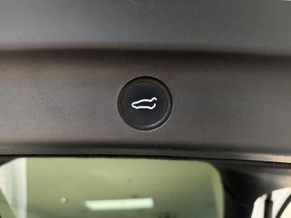 Tesla Model Y Long Range AWD 5d