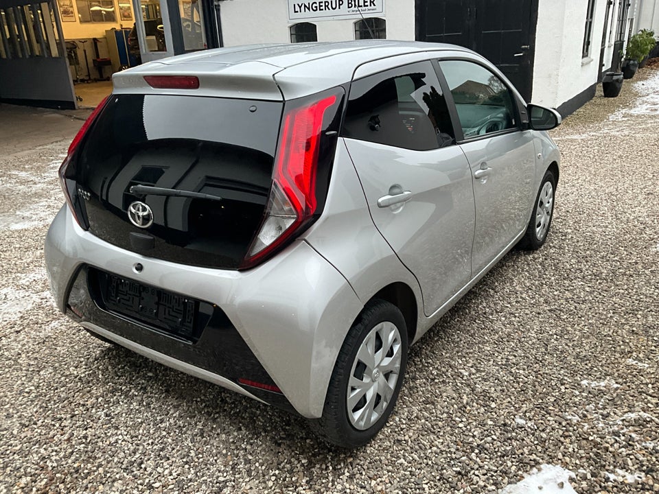 Toyota Aygo 1,0 VVT-i x-pose x-shift 5d