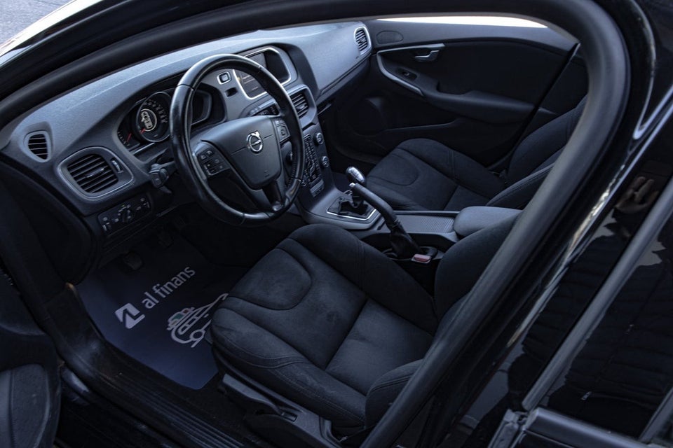 Volvo V40 2,0 D2 120 Kinetic 5d