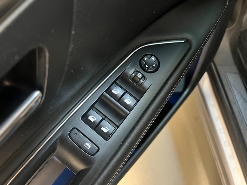 Peugeot 3008 1,6 BlueHDi 120 Allure EAT6 5d