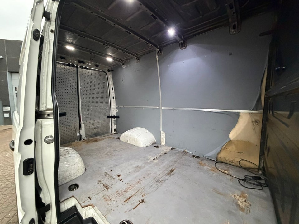 MAN TGE 2,0 3.180 Kassevogn L3H3 aut. RWD