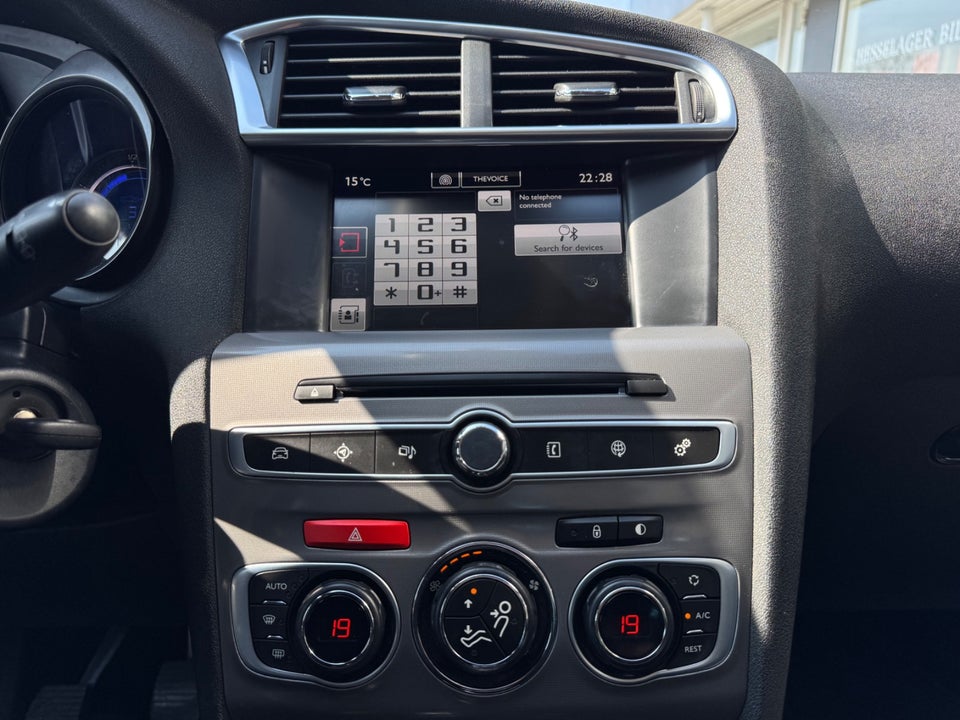 Citroën C4 1,6 BlueHDi 100 Feel Complet 5d