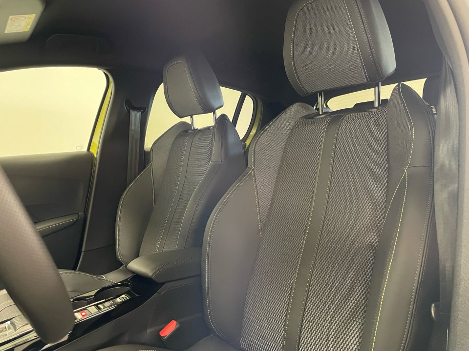 Peugeot e-208 54 GT 5d