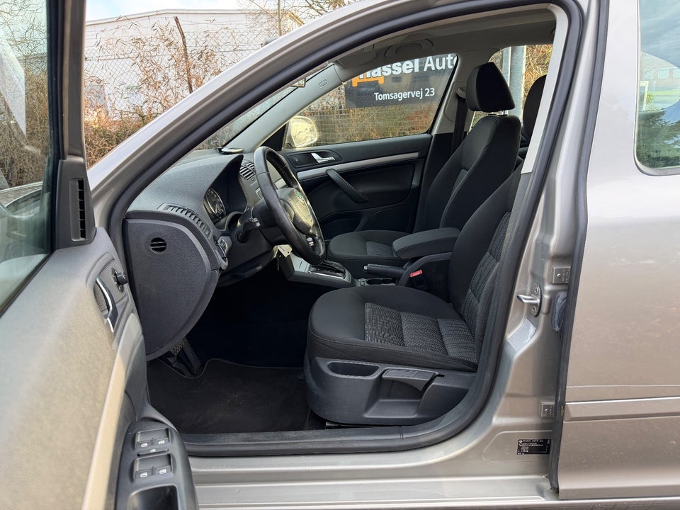 Skoda Octavia 1,6 TDi 105 Elegance DSG 5d