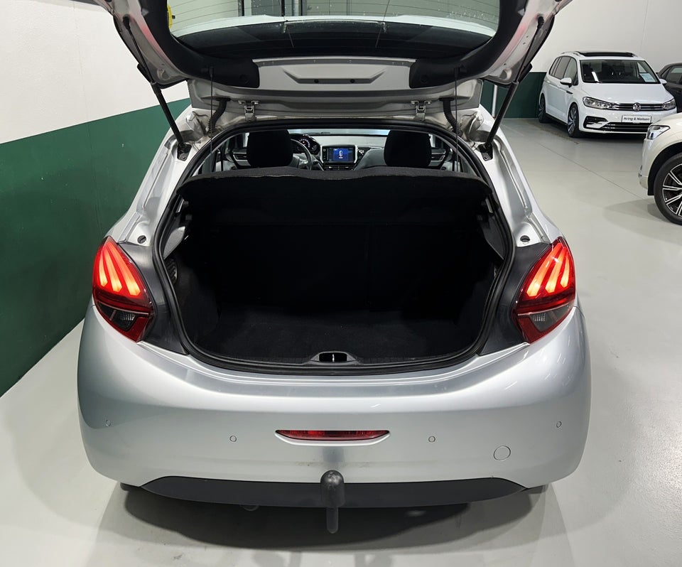 Peugeot 208 1,6 BlueHDi 100 Allure Sky 5d