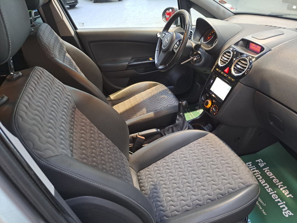 Opel Corsa 1,2 16V Cosmo 5d