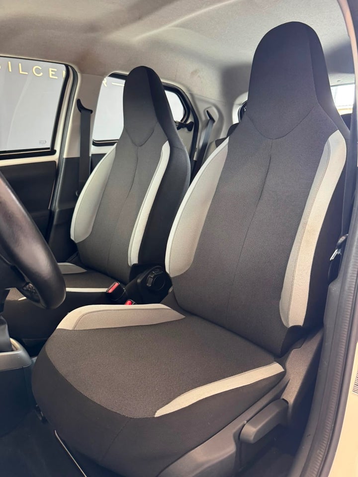 Toyota Aygo 1,0 VVT-i x-play x-touch 5d