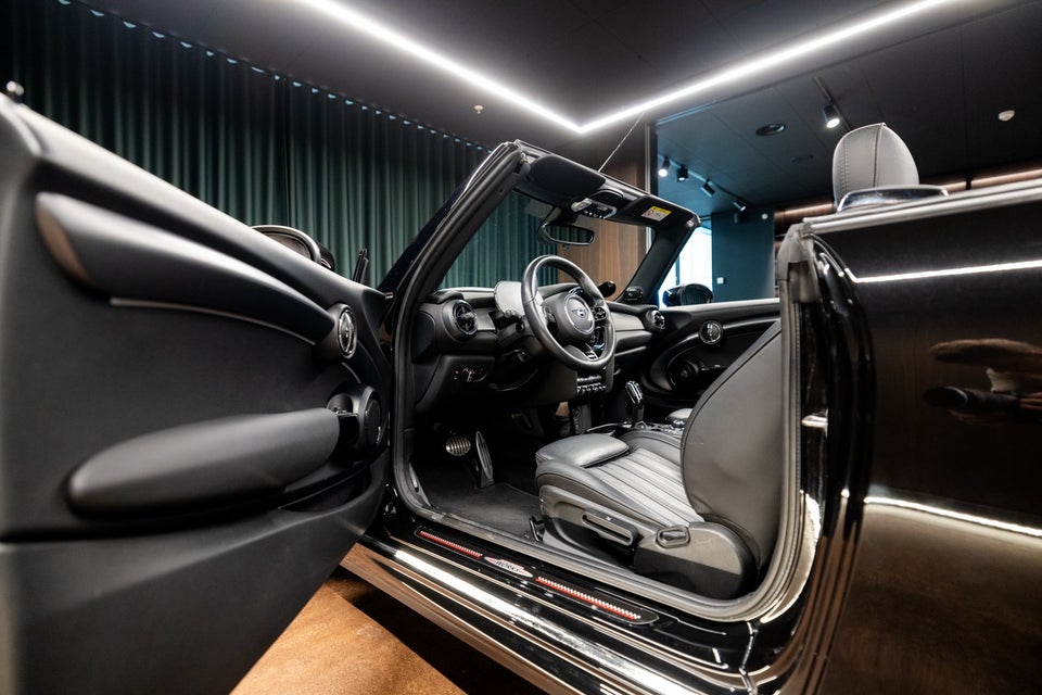 MINI Cooper S 2,0 JC Works Cabriolet aut. 2d