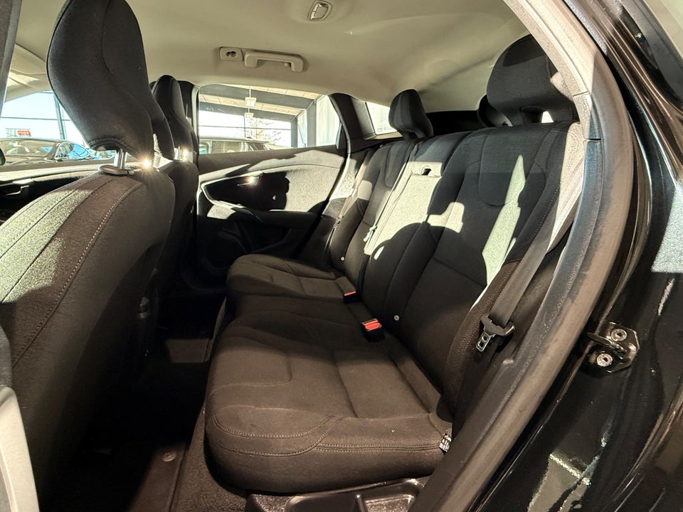 Volvo V40 1,6 D2 115 Summum 5d