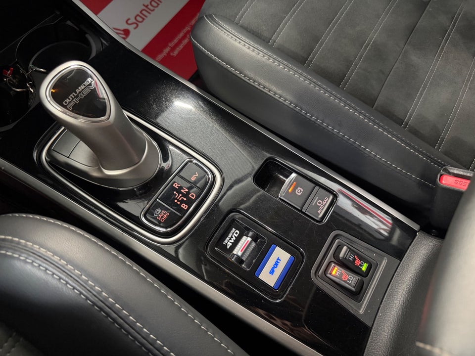 Mitsubishi Outlander 2,4 PHEV Intense CVT 4WD 5d