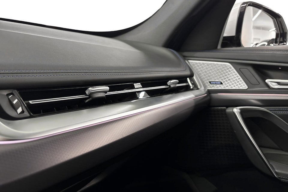 BMW iX1 xDrive30 M-Sport 5d