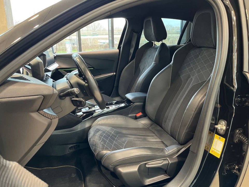 Peugeot e-208 50 GT Pack 5d