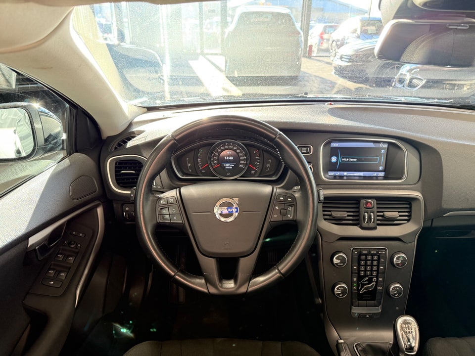 Volvo V40 1,6 D2 115 Summum 5d