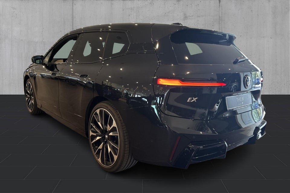 BMW iX xDrive60 Fully Charged 5d