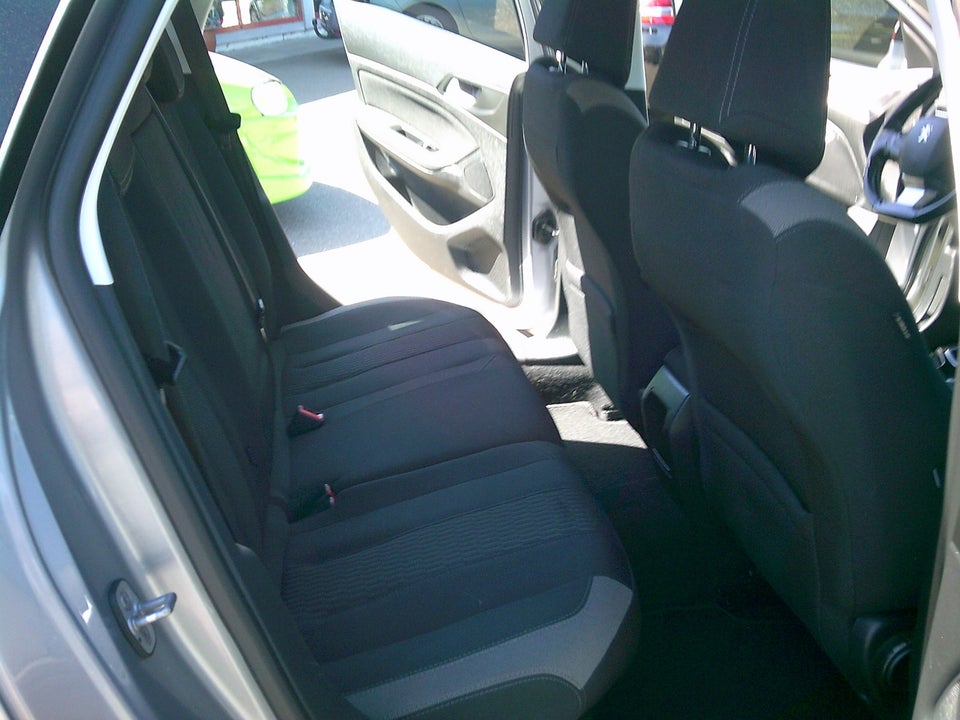 Peugeot 308 1,6 BlueHDi 120 Style SW 5d
