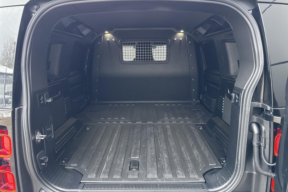 Land Rover Defender 110 3,0 D250 Hard Top X-Dynamic SE aut. Van 5d