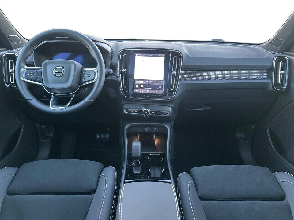 Volvo EX40 Extended Range Black Edition Excess 5d