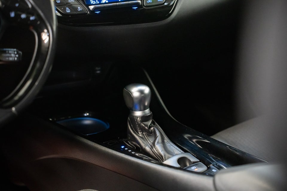 Toyota C-HR 1,8 Hybrid C-LUB Business CVT 5d