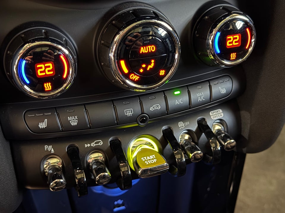 MINI Cooper SE Essential 3d