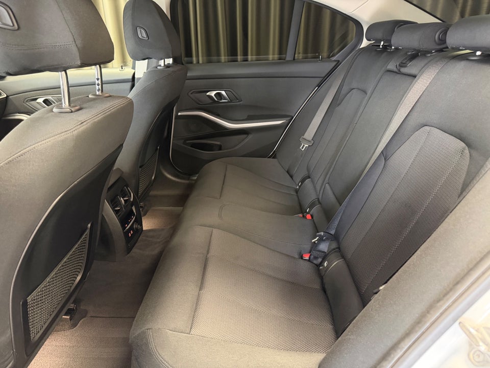 BMW 320i 2,0 Connected aut. 4d