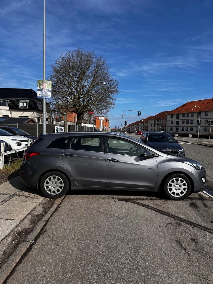 Hyundai i30 1,6 CRDi 110 Style CW Eco 5d