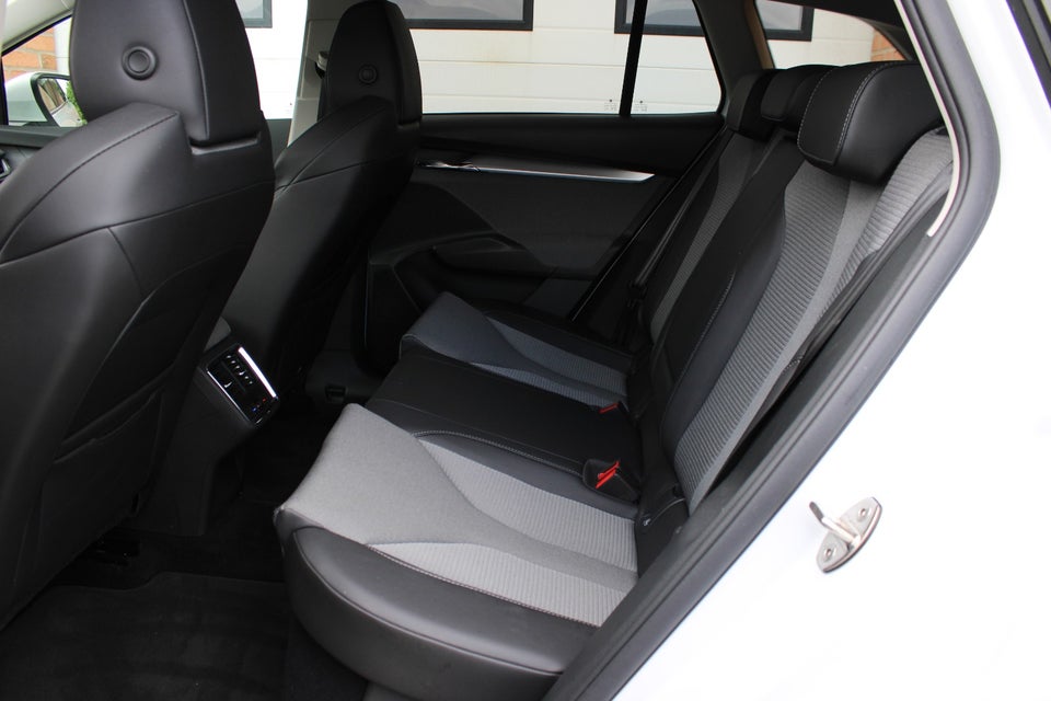 Skoda Enyaq 60 iV Loft 5d
