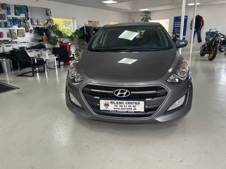 Hyundai i30 1,6 GDi Premium 5d