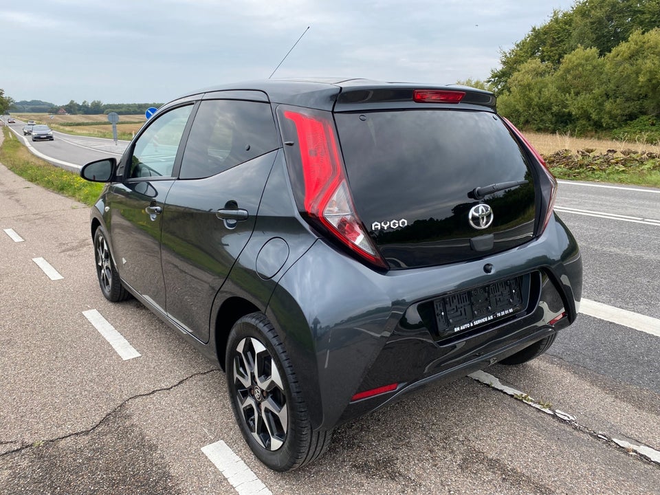 Toyota Aygo 1,0 VVT-i x-press 5d