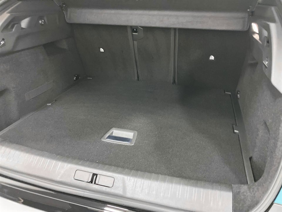 Peugeot e-3008 77 GT Pack 5d