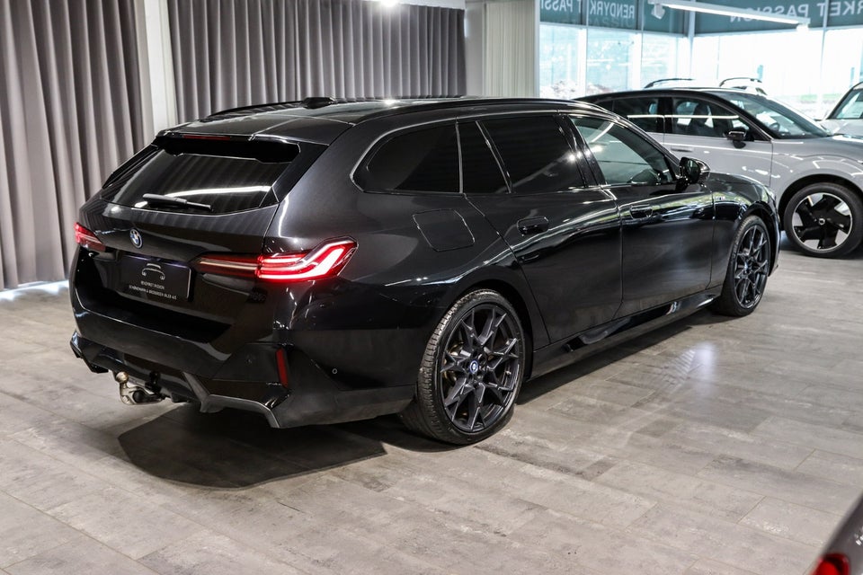 BMW i5 eDrive40 Touring Fully Charged 5d