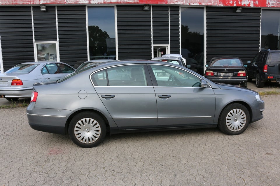 VW Passat 2,0 FSi Trendline 4d