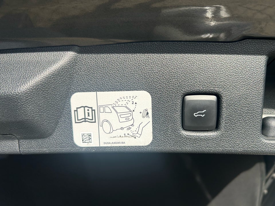 Ford Kuga 2,5 PHEV Vignale CVT 5d