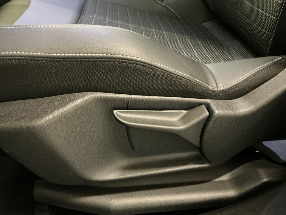 Peugeot e-3008 77 Allure 5d