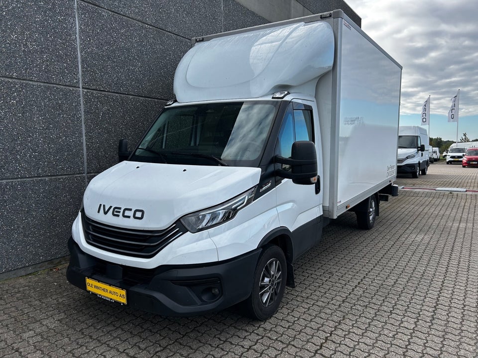 Iveco Daily 3,0 35S18 4100mm Box m/lift AG8