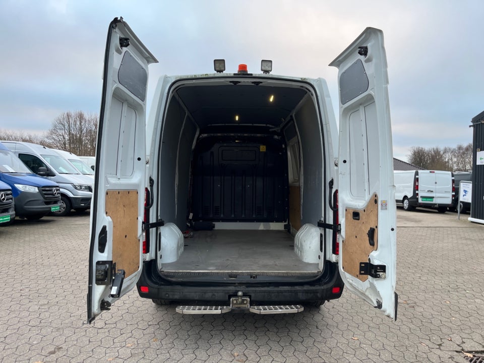 Renault Master III T33 2,3 dCi 135 L2H2 Kassevogn