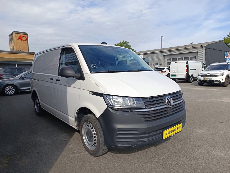VW Transporter 2,0 TDi 110 Kassevogn kort