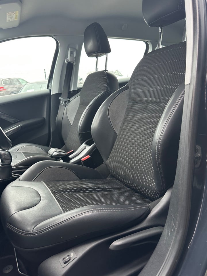 Peugeot 2008 1,2 VTi 82 Allure 5d