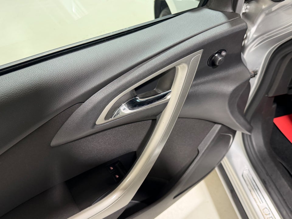 Opel Astra 1,4 T 140 Enjoy 5d