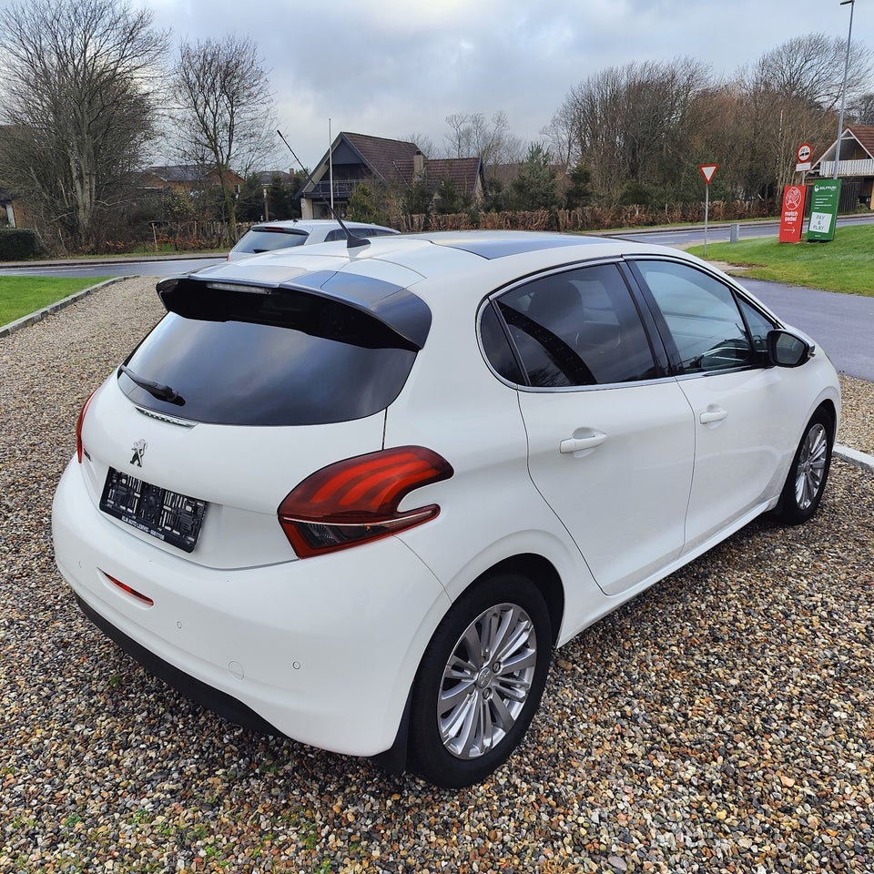 Peugeot 208 1,6 BlueHDi 100 Allure Sky 5d