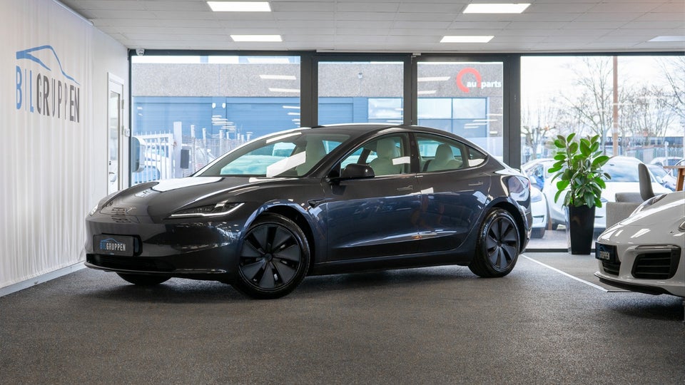 Tesla Model 3 RWD 4d