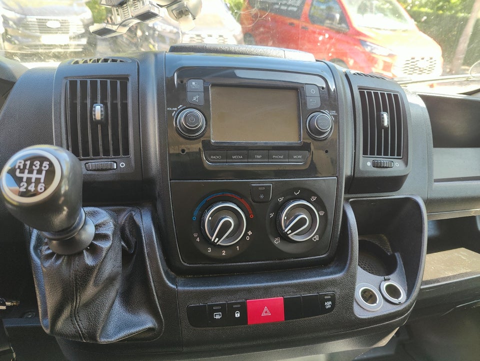 Peugeot Boxer 335 2,2 BlueHDi 165 L3 Alukasse m/lift 2d