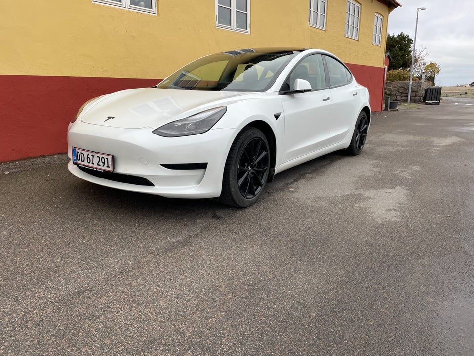 Tesla Model 3 Standard Range+ RWD 4d