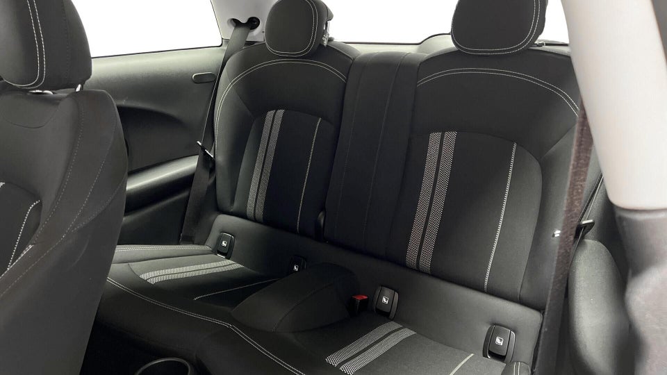 MINI Cooper SE Essential 3d