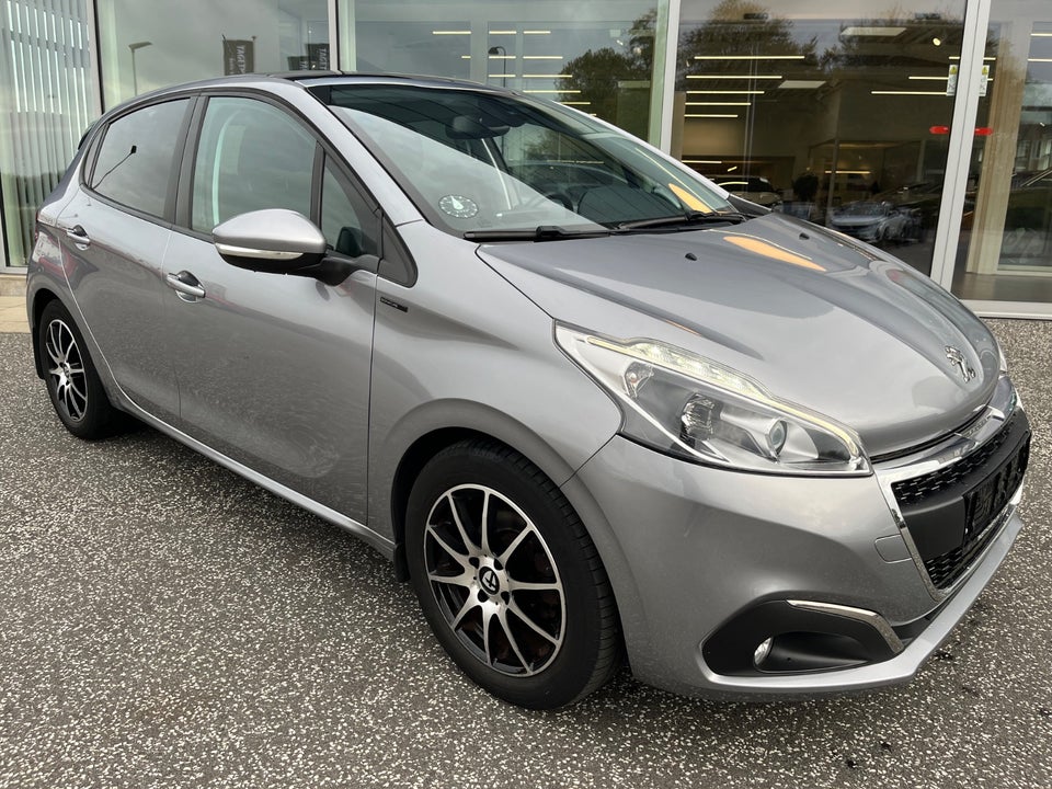 Peugeot 208 1,2 PureTech 82 Signature Sky 5d
