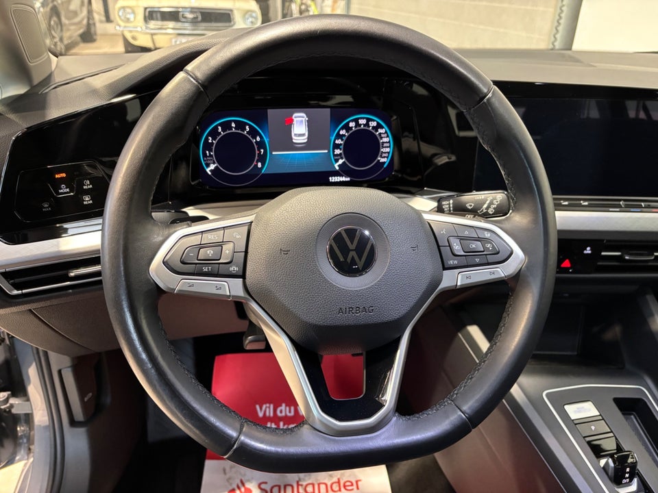 VW Golf VIII 1,5 eTSi 130 Life Variant DSG 5d