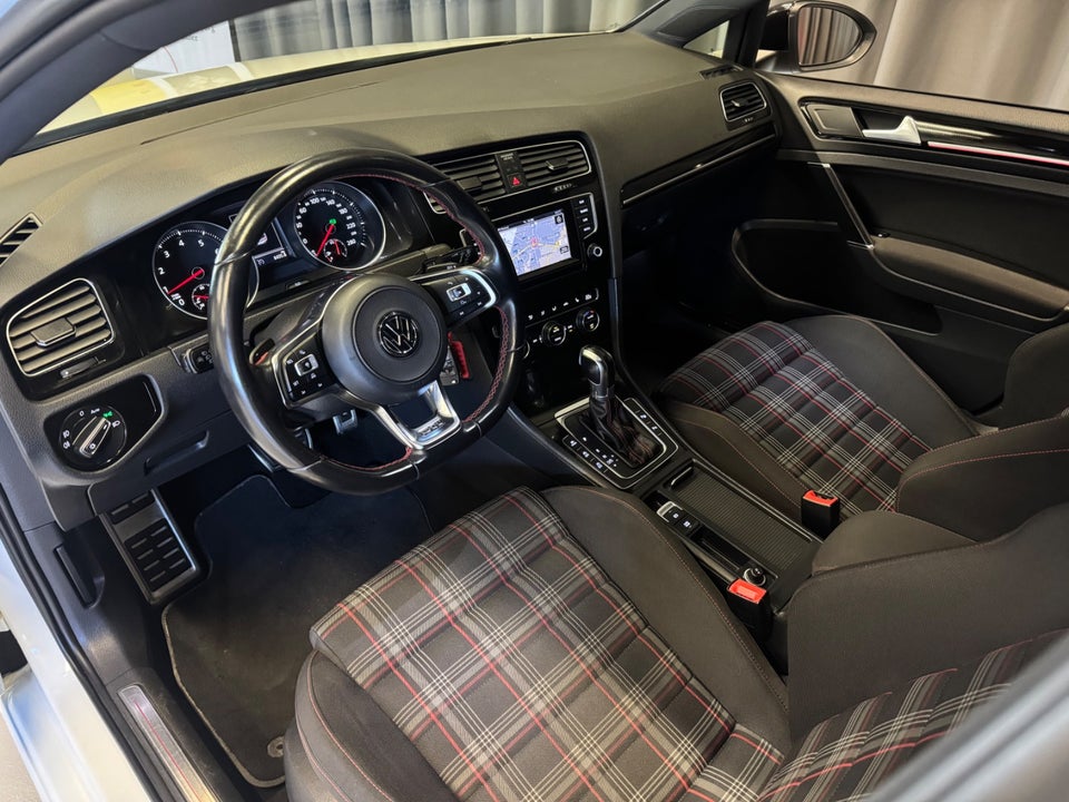 VW Golf VII 2,0 GTi Performance DSG BMT 5d