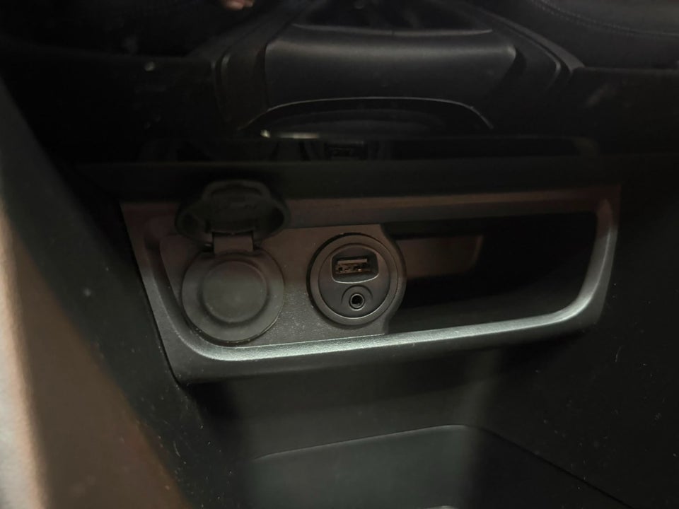 Peugeot 208 1,2 VTi Allure Sky 5d