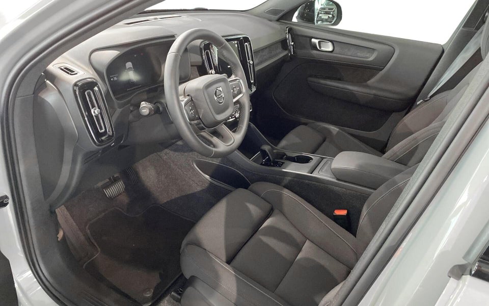 Volvo EX40 Extended Range Plus 5d